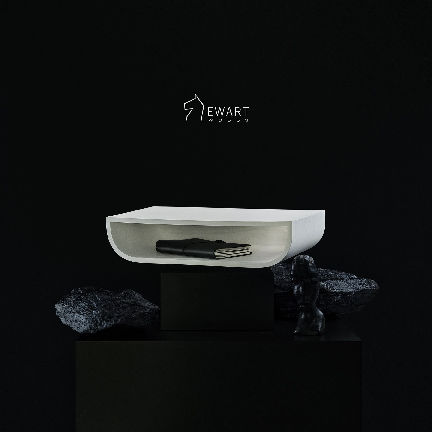 Petite table de nuit flottante blanche